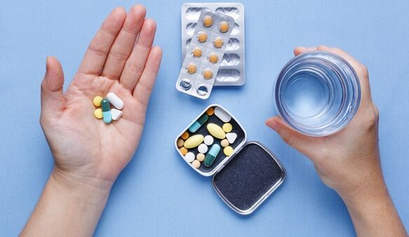 taking tablets against nail fungus